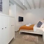 Cozy Montalbano By Irundo 아파트