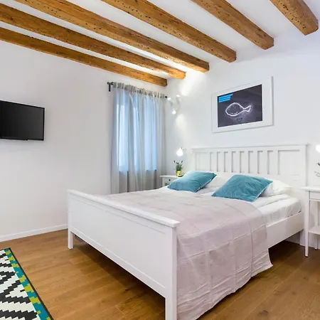 Cozy Montalbano By Irundo Lägenhet