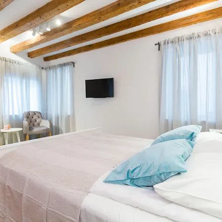 Cozy Montalbano By Irundo Rovinj