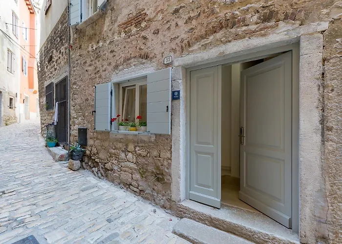 Cozy Montalbano By Irundo *