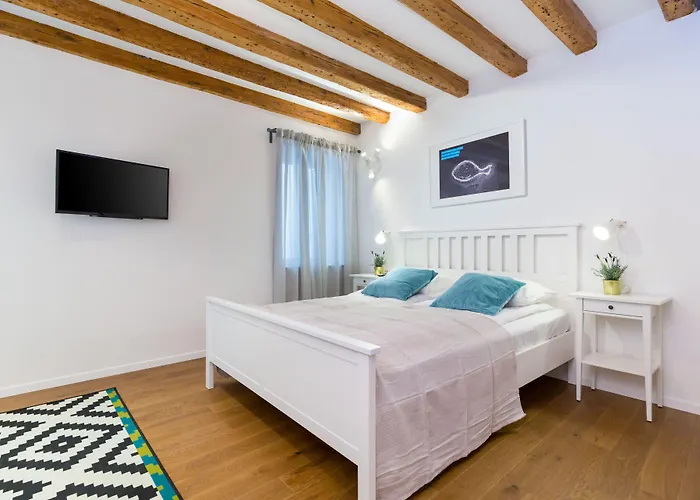 Lejlighed Cozy Montalbano By Irundo